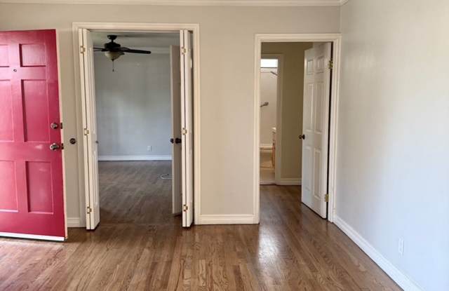 4bed/2bath  Encino home in quiet friendly neighborhood--Large yard Pets welcome Gallery 3