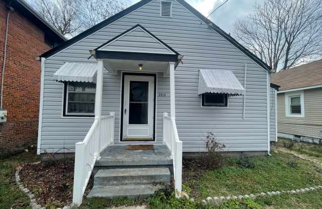 2 bed house w Laundry, All electric, central HVAC, fenced yard, hardwoods photos photos