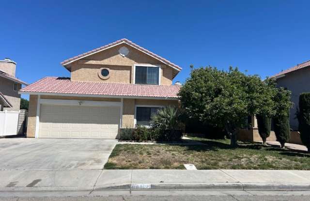 Beautifully maintained 4 bedrooms 2 1/2-bathroom house in Lancaster, CA photos photos