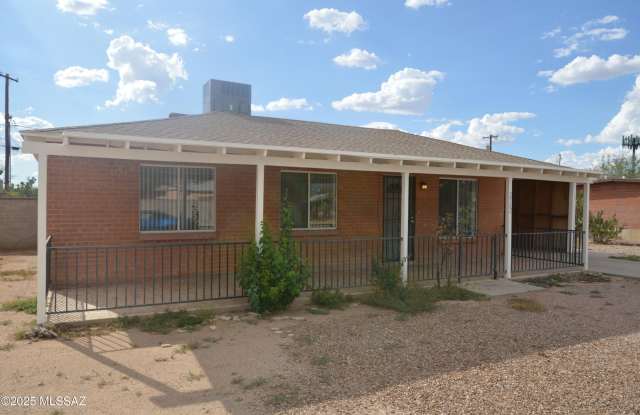 2362 S Jefferson Avenue Gallery 2