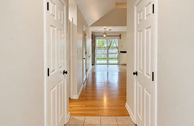 Charming 2-Bedroom Home with Attached Garage & Fenced Backyard in Louisville! Gallery 3