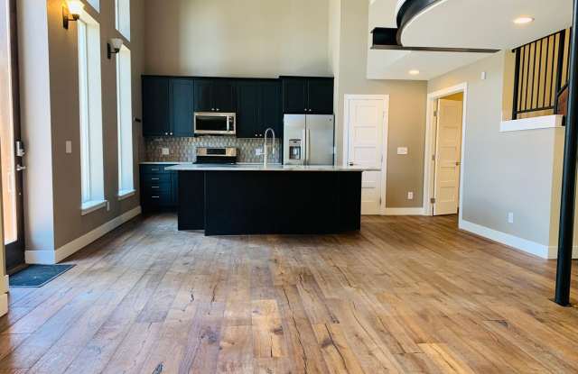 Stunning Luxury Home in Sunnyside **Move-In Special** photos photos