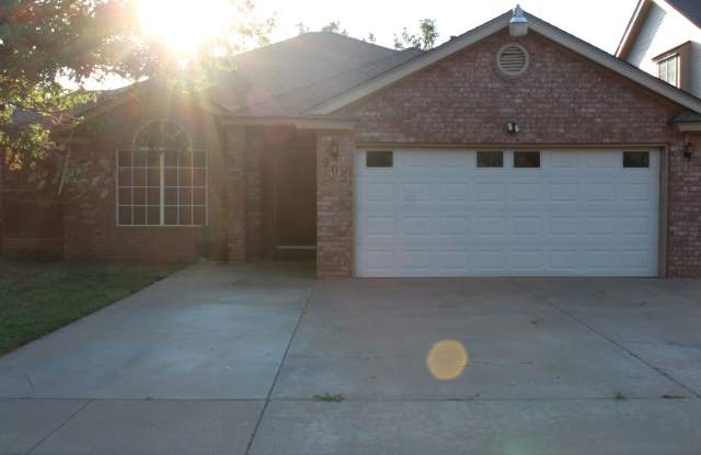 1 / 2 O f f F i r s t F u l l M o n t h 's r e n t! Updated 3 bedroom 2 bathroom house in Northwest Lubbock! photos photos