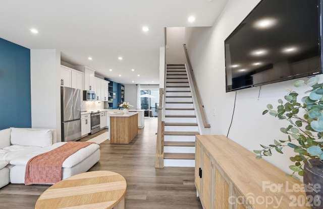 1063 Simcoe Lane Gallery 3