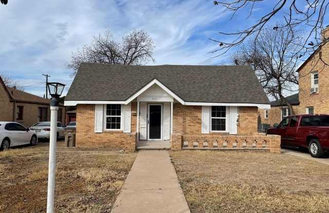 2314 Waco St photos photos
