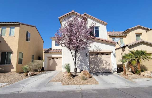 Close to the M Hotel. 3 bedroom Home Gallery 1