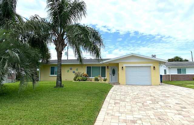 Beachside 2 Bedroom Cottage in Ormond Beach! photos photos Beachside 2 Bedroom Cottage in Ormond Beach! photos photos