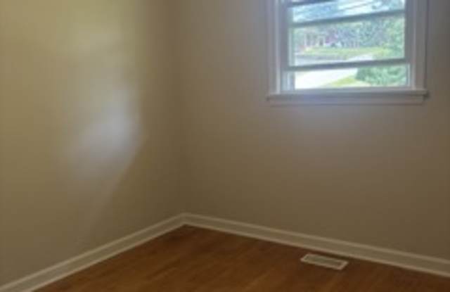 204 Gregory Avenue - B Gallery 4