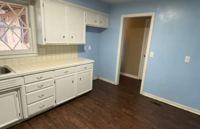 3040 Lakeside Dr. Gallery 2