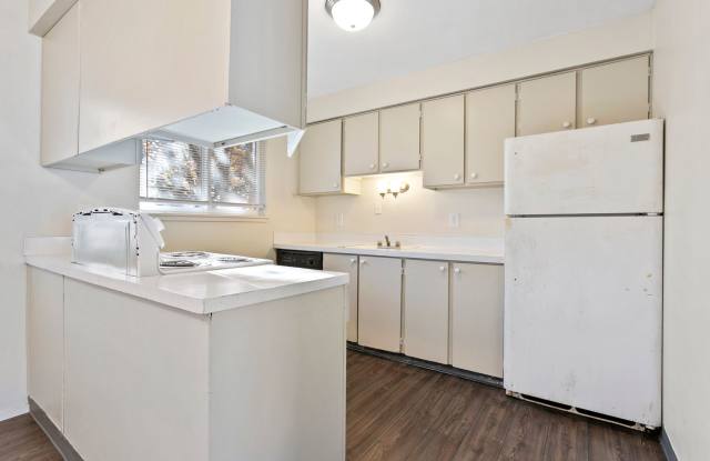 Emerald Grove Apartments photos photos