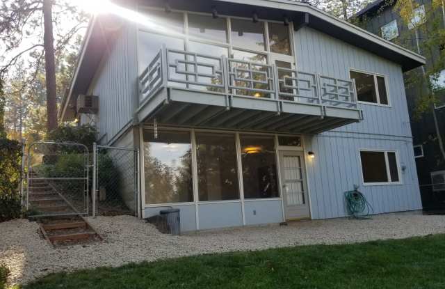 Stunning 3 bed, 2 bath home in historic Rockwood neighborhood photos photos