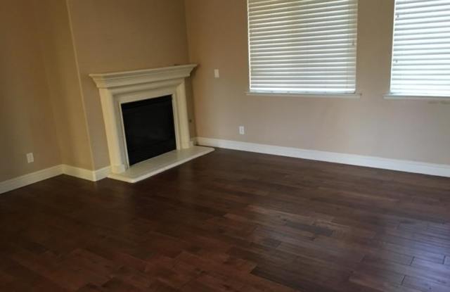 5771 N Torrey Pines Avenue Gallery 4