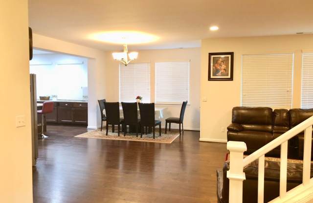 19611 38th Dr. SE Gallery 4