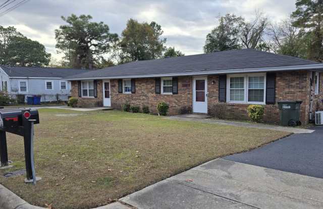 2305-B Emily ~ Broad Acres ~ 2 WEEKS FREE! - 2305 Emily Street, Fayetteville, NC 28301
