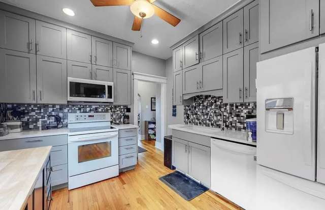 Charming 3BR Duplex in Denver Gallery 1