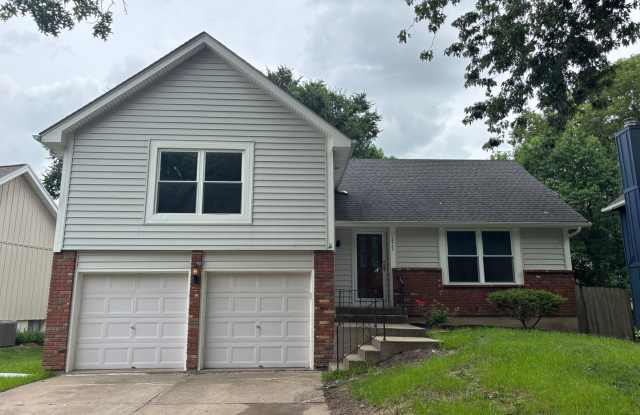 3 BR/2 BA | Updated Single Family Home | 2-Car Garage | Fenced backyard! photos photos