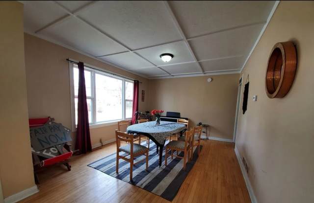 5BR - Walk to Campus! Gallery 4