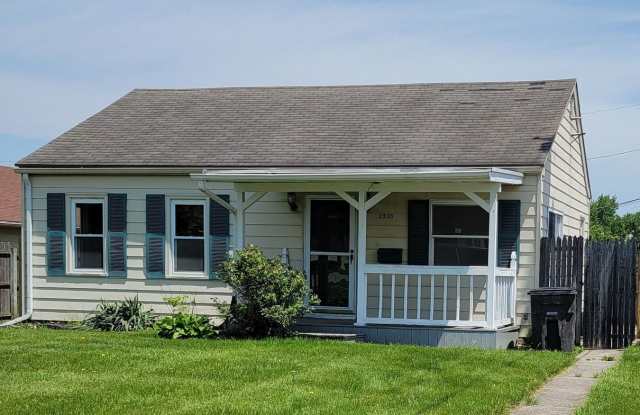 2 BR House - 2320 White Oak Avenue, Fort Wayne, IN 46805