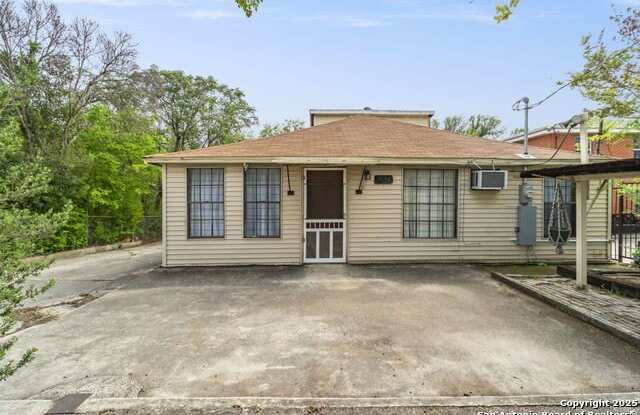 1646 Rigsby photos photos