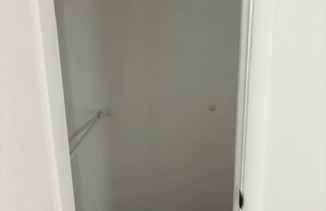 1855 West Willow Street Gallery 3