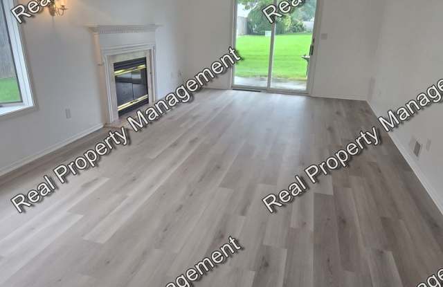Updated 2 Bedroom Townhome Gallery 4