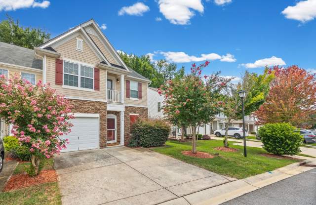 Gorgeous END UNIT 3 bedroom town home in desirable Harpers Mill with Garage and Primary on main with walk-in shower!! Gallery 3