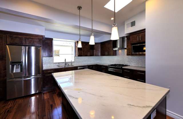 4 Bedrooms/3 Bathrooms in Encino photos photos