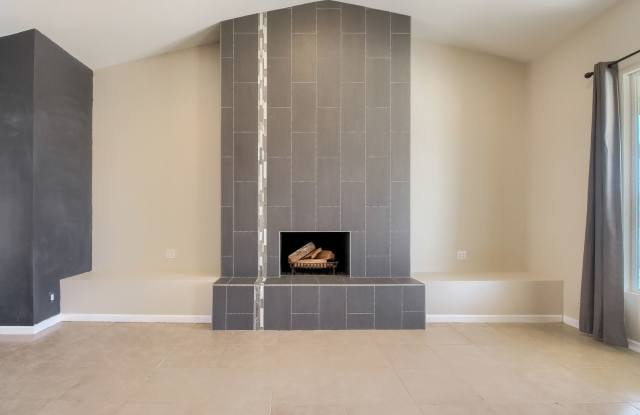 4 Bedroom 3 Bathroom Single Family Home in Phoenix Gallery 3