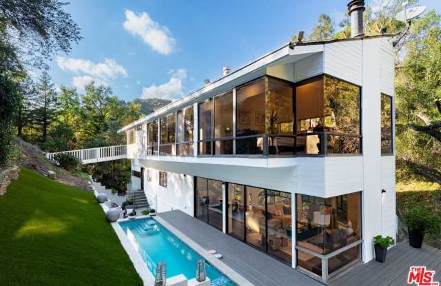 2350 Benedict Canyon Dr photos photos