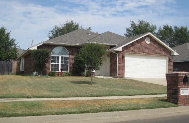 Two Living Areas!!! Spacious Three Bedroom Home in the Woodcreek Addition... Minutes from Campus, Shopping  Restaurants!!! photos photos