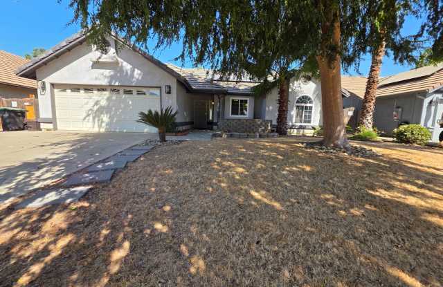 3 Bedroom 2 Bathroom in NE Visalia! Gallery 1
