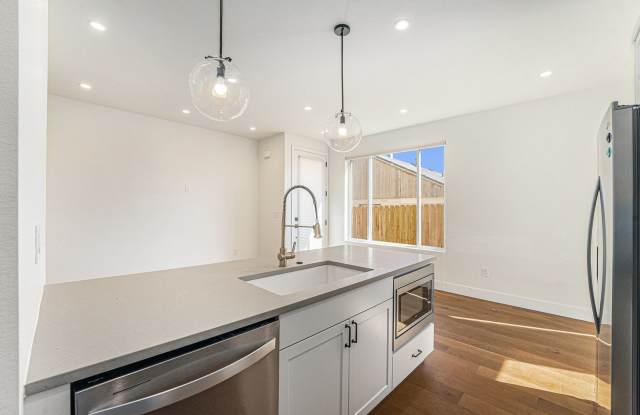 Modern Townhouse in Prime Location Near Sloan's Lake - 2 bedrooms - 4 bathrooms Gallery 4