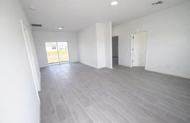 NEW CONSTRUCTION- Modern 3 Bed / 2 Bath Home in E Lehigh Acres Gallery 4