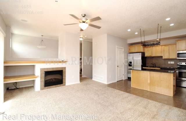 216 NE Chalet Lane Gallery 4