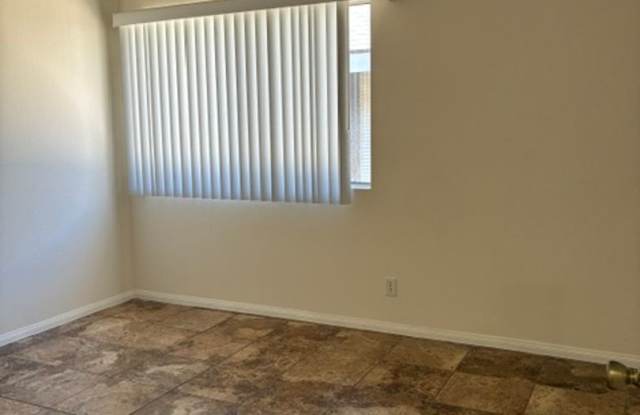 2BD 1BTH CONDO W/ 2 PARKING SPACES IN LAKEWOOD Gallery 4