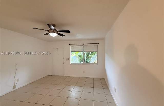 1104 N 17th Ct Gallery 3