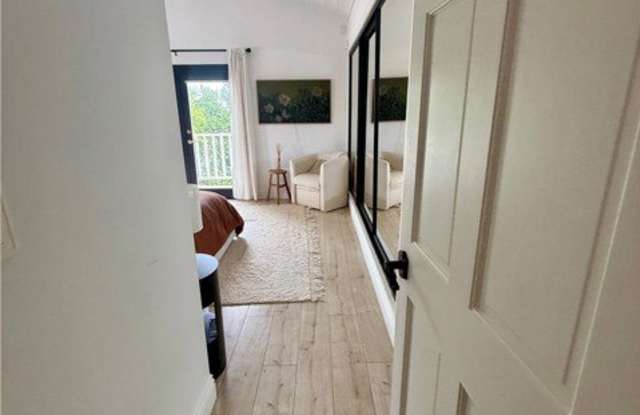 1104 Steinhart Avenue Gallery 2