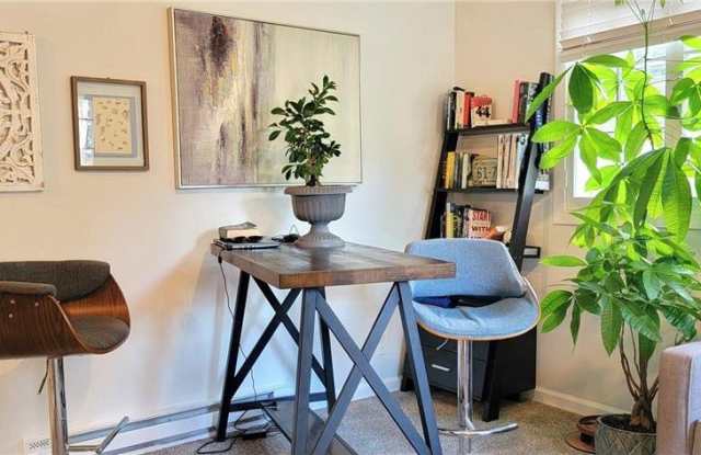 2335 Hemlock Lane N Gallery 2
