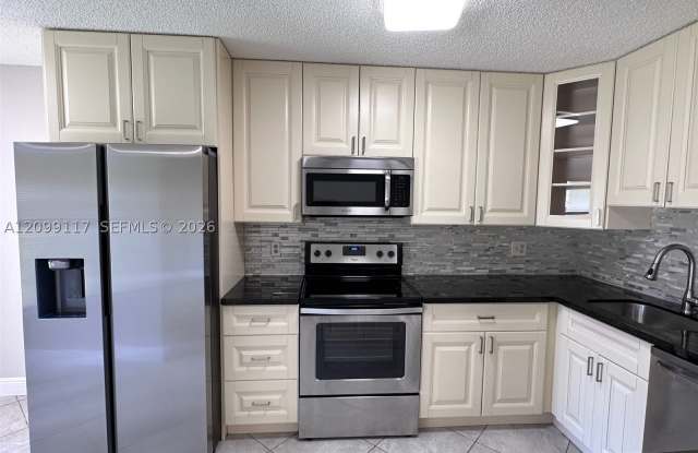 5515 Courtyard Dr Gallery 1