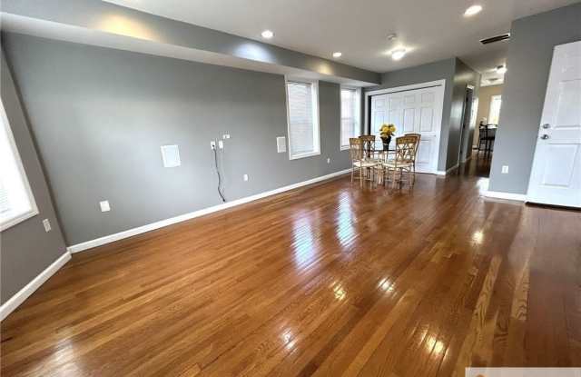 586 Jacques Street Gallery 4