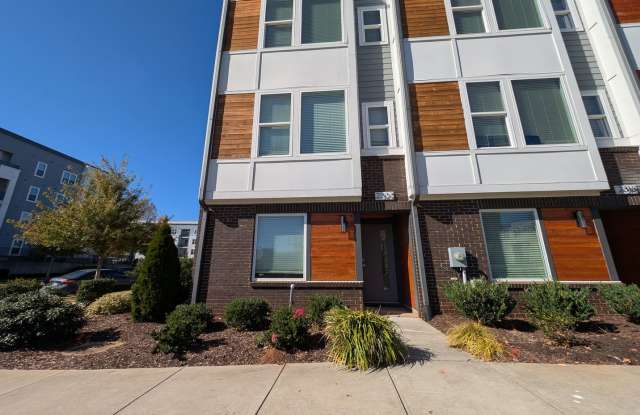 End-unit townhome in Bryant Park Terrace! 2-beds, 2-full baths, and 2-half baths. - 2322 Elizabeth Mill Place, Charlotte, NC 28208