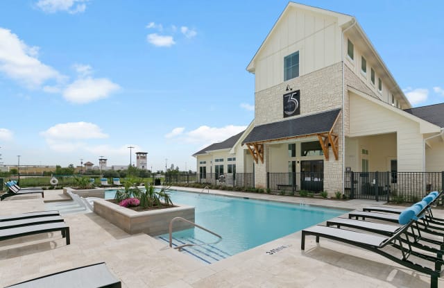 35 West at Champions Circle Apartments photos photos