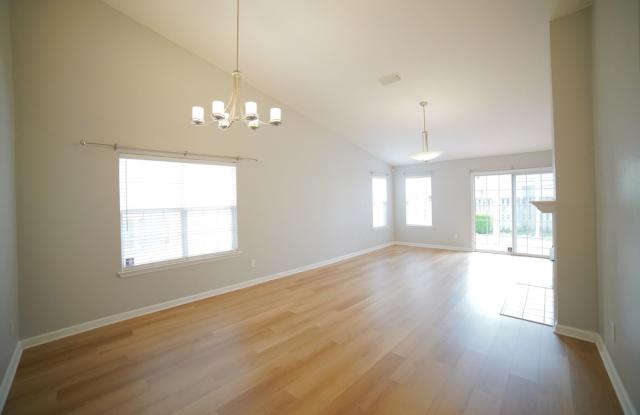 3 Bed / 2 Bath Townhome in the Villages at Maclay! Gallery 3