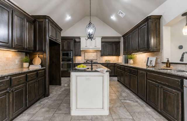 Stunning Edmond Home with Upstairs Bonus Room and 3 Car Garage Gallery 3