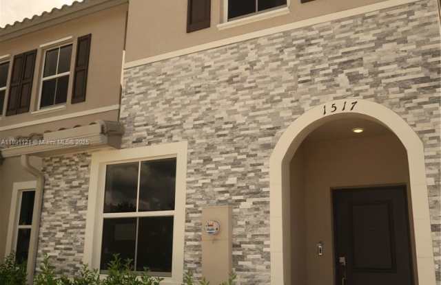 1517 Southeast 27th Drive photos photos