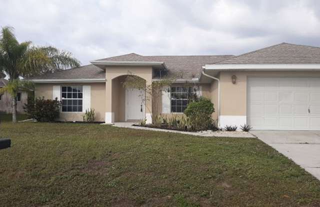Beautiful 3/2 on fresh water canal - 108 Southeast 2nd Avenue, Cape Coral, FL 33990