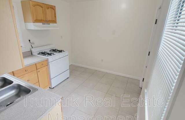 927 E Lexington Dr. Gallery 4