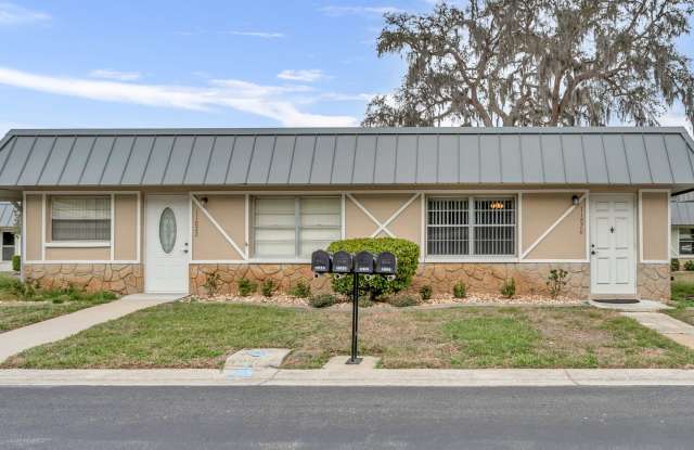 Updated 1BD/1.5BTH New Port Richey Condo with Resort Style Amenities! photos photos