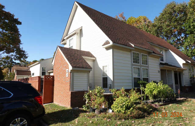 3 Bedrooms, 2.5 Bathrooms Townhouse Rental in the Gables of York County - 124 Post Oak Road, York County, VA 23693