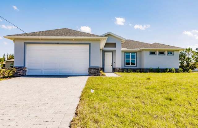 Fenced 3 Bed, 2 Bath in Great Location in NE Cape Coral! - 1924 Northeast 20th Place, Cape Coral, FL 33909